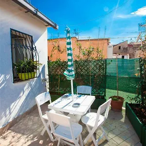 terrazza-del-santo-terrace-in-the-heart-of-naples.hotels-amalfi.com/